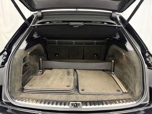 Used 2017 Bentley Bentayga AWD/4WD image 36