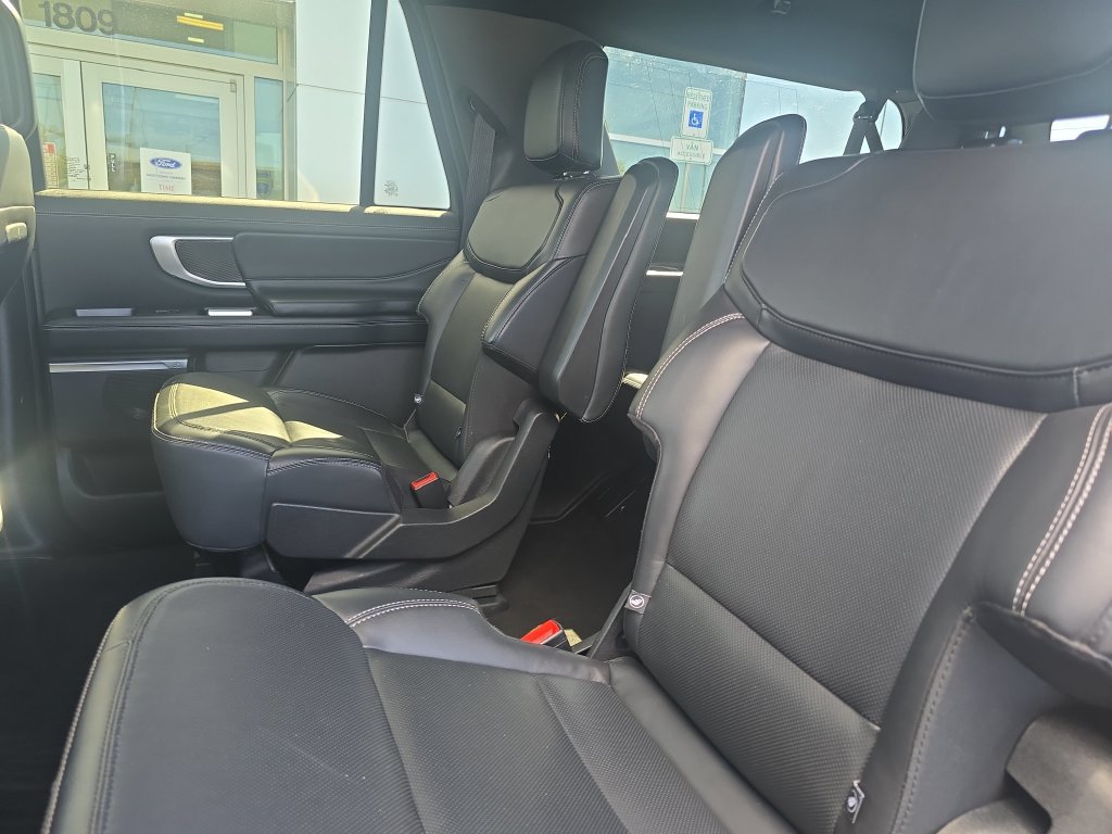 Used 2025 Ford Expedition Max Platinum w/ Stealth Appearance Package AWD/4WD image 20