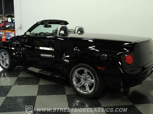 Used 2004 Chevrolet SSR w/ Preferred Equipment Group RWD image 7