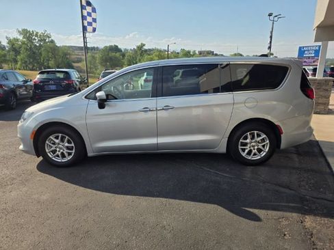 Used 2023 Chrysler Voyager LX FWD image 7