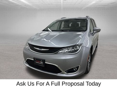 Used 2020 Chrysler Pacifica Touring-L Plus w/ Advanced Safetytec Group FWD image 7