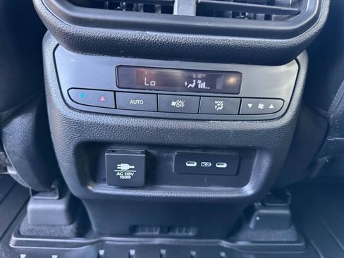 Used 2025 Honda Pilot TrailSport image 30