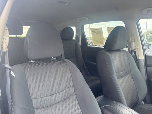 Used 2019 Nissan Rogue S w/ Special Edition Package FWD image 17