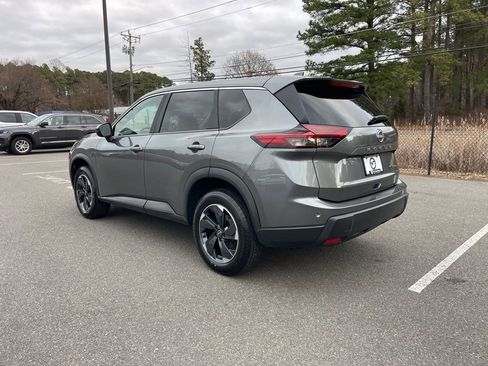 Used 2024 Nissan Rogue SV image 7