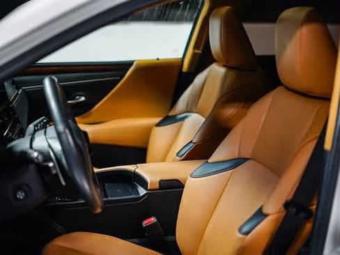 Used 2024 Lexus ES 350 w/ Premium Package image 18