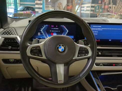 Used 2023 BMW X7 xDrive40i w/ Executive Package AWD/4WD image 2