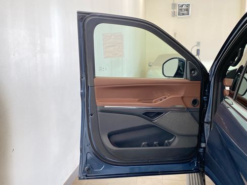 New 2027 Lincoln Navigator Reserve AWD/4WD image 18