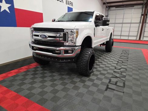 Used 2019 Ford F250 XLT w/ XLT Premium Package AWD/4WD image 3