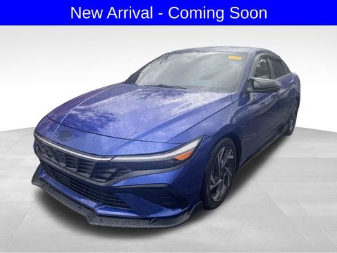 Used 2025 Hyundai Elantra Limited w/ Cargo Package image 2