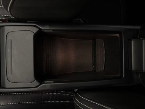 Used 2022 Volvo XC40 T4 R-Design w/ Protection Package Premier image 31