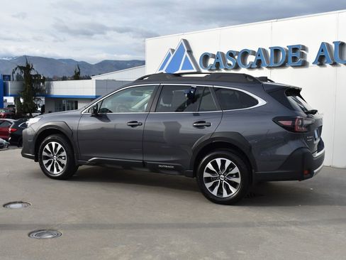 Used 2025 Subaru Outback Limited XT image 5