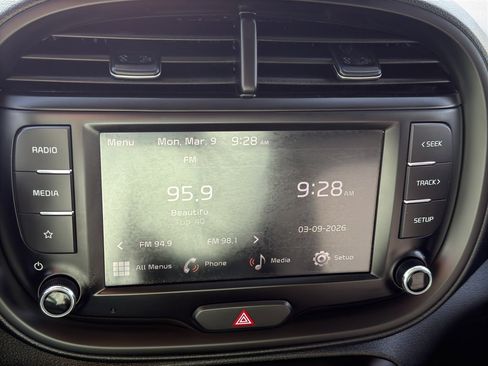 Used 2024 Kia Soul LX w/ LX Technology Package image 17