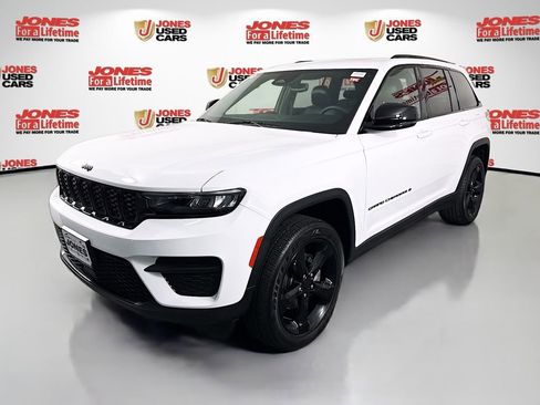 Used 2023 Jeep Grand Cherokee Altitude image 13