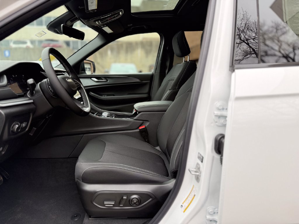 New 2026 Jeep Grand Cherokee Laredo X AWD/4WD image 13