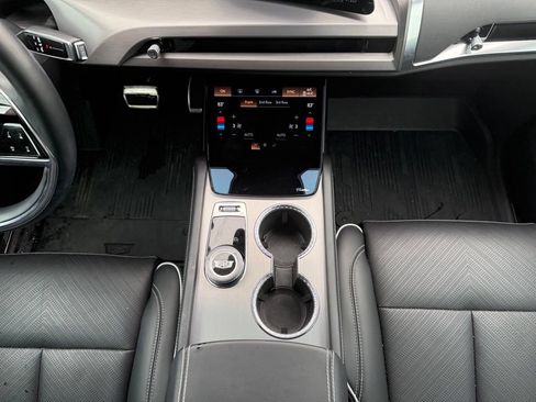 Certified 2026 Cadillac Vistiq Platinum w/ LPO, Floor Liner Package AWD/4WD image 25