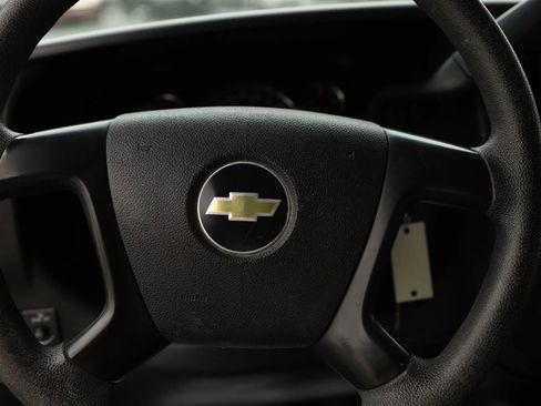 Used 2013 Chevrolet Express 2500 image 23