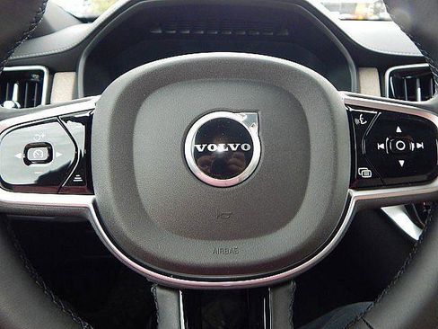New 2026 Volvo XC90 B6 Plus w/ Protection Package Premier AWD/4WD image 23