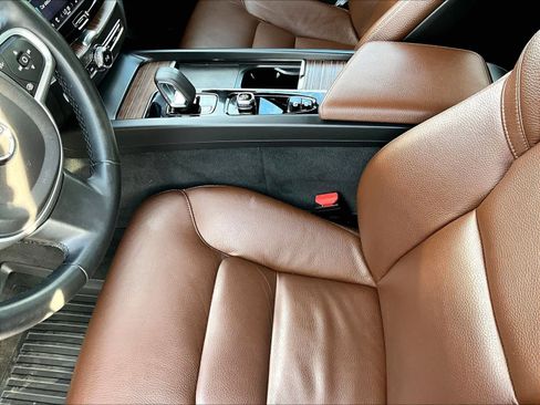 Used 2022 Volvo XC60 B5 Momentum AWD/4WD image 20