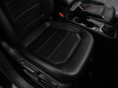 Used 2018 Volkswagen Passat 2.0T R-Line image 17