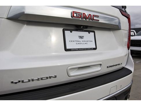 Used 2021 GMC Yukon Denali w/ Denali Premium Package image 30