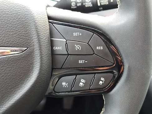 Used 2022 Chrysler Pacifica Touring-L w/ S Appearance Package FWD image 40