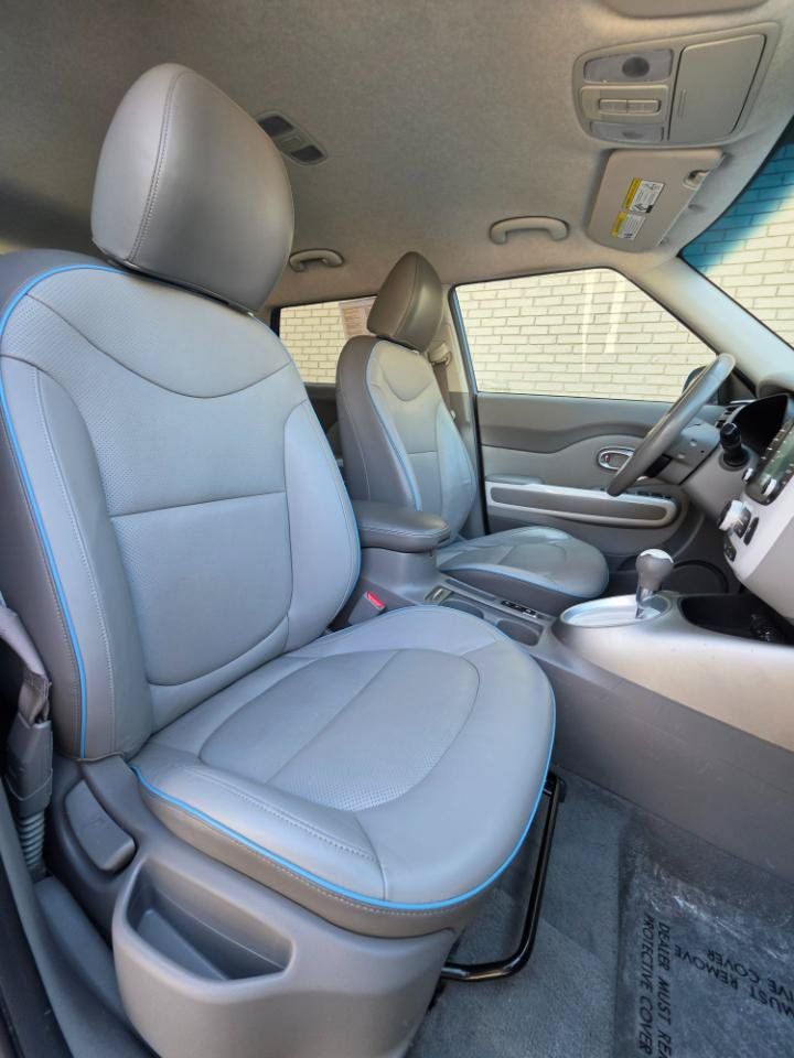 Used 2016 Kia Soul EV + FWD image 12