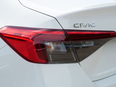 Used 2024 Honda Civic Sport image 17