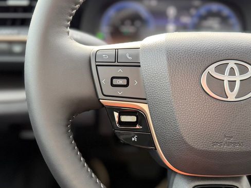 Used 2026 Toyota Crown Limited image 9