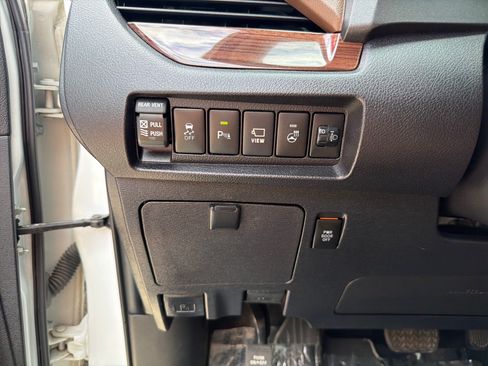 Used 2020 Toyota Sienna Limited Premium AWD/4WD image 14
