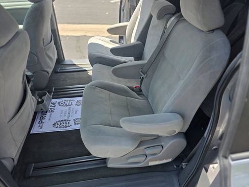 Used 2017 Toyota Sienna LE FWD image 13
