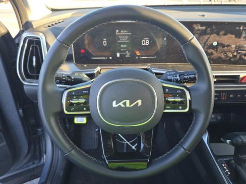 Used 2025 Kia Sorento EX w/ Panoramic Sunroof Package image 13