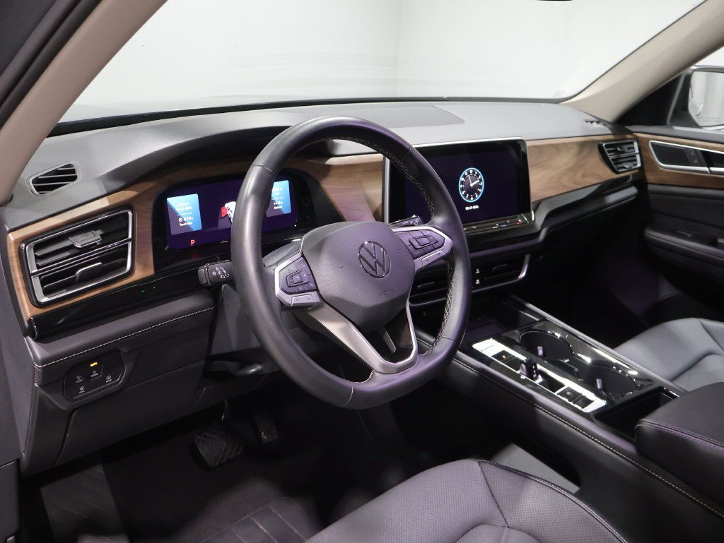 Used 2025 Volkswagen Atlas SE AWD/4WD image 14