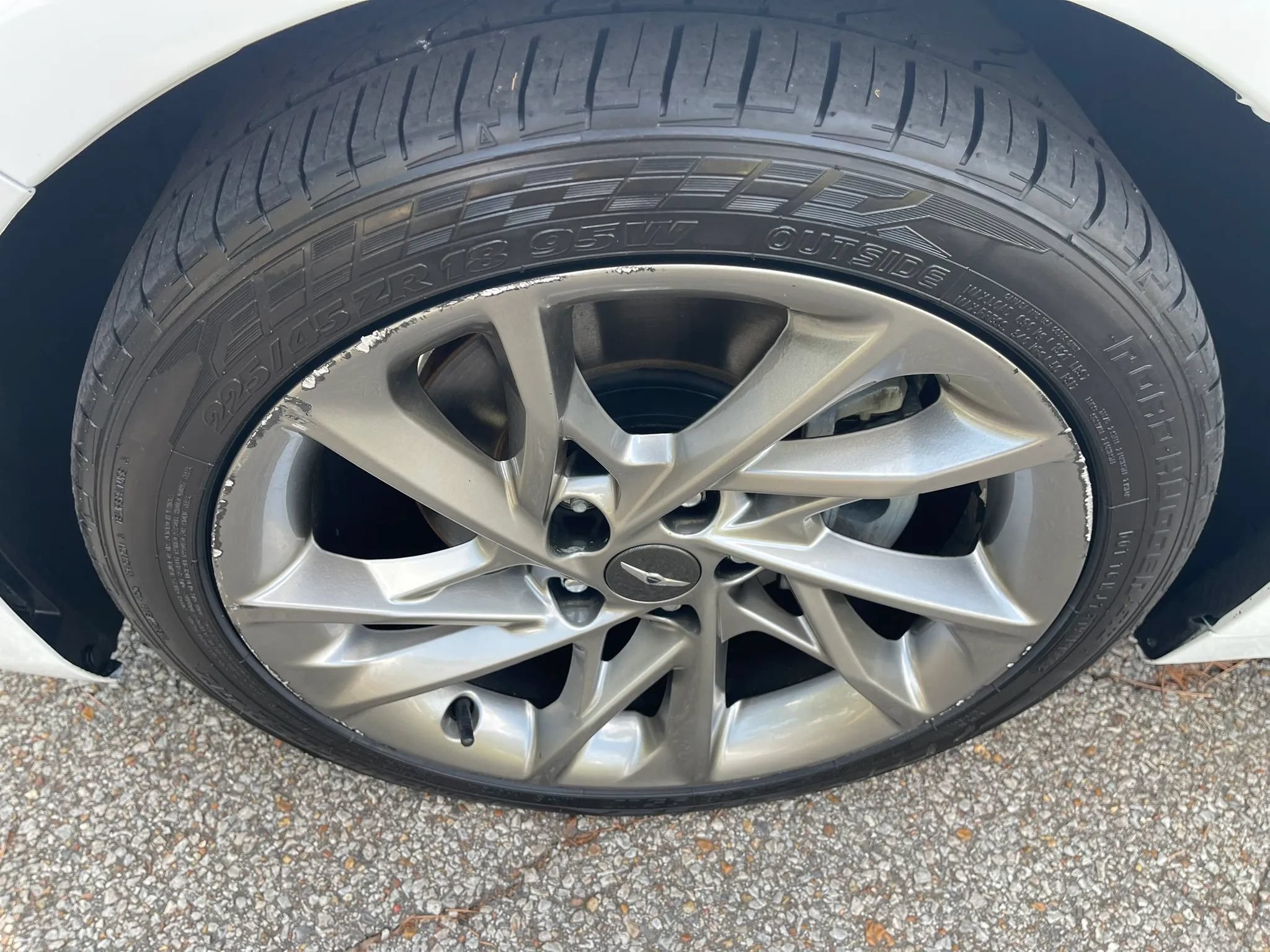 Used 2022 Genesis G70 2.0T RWD image 9