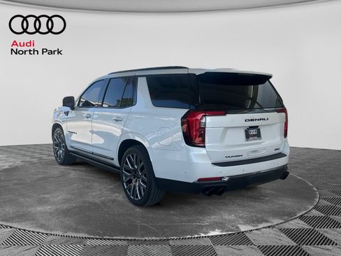 Used 2025 GMC Yukon Denali Ultimate w/ LPO, Illumination Package AWD/4WD image 3