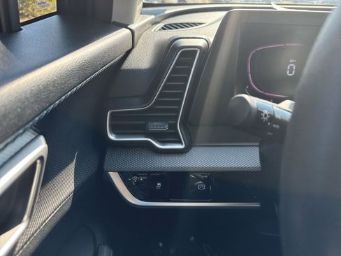 Used 2023 Kia Sportage LX image 21