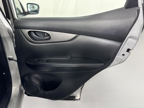 Used 2021 Nissan Rogue Sport S image 27