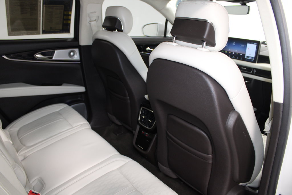 Used 2023 Lincoln Nautilus Black Label w/ Class II Trailer Tow Package AWD/4WD image 27