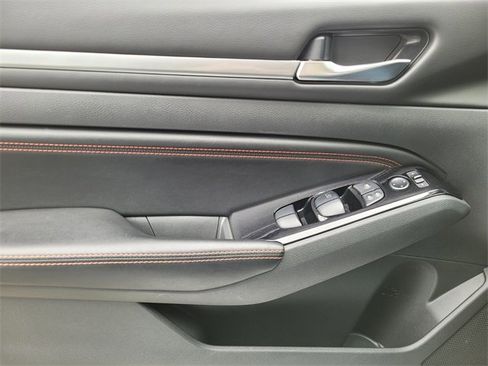 Used 2023 Nissan Altima 2.5 SR image 28