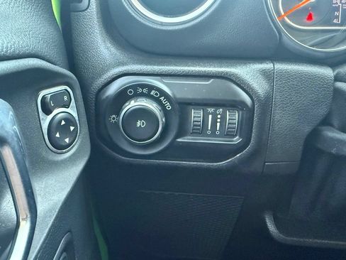 Used 2019 Jeep Wrangler Unlimited Sahara AWD/4WD image 21