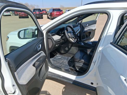 Used 2024 Jeep Compass Latitude AWD/4WD image 12