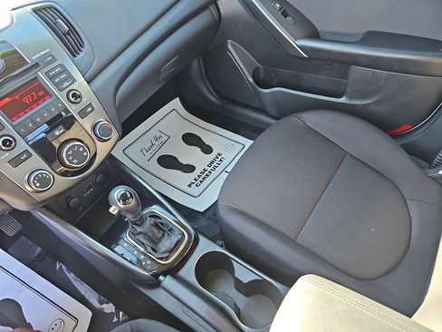 Used 2013 Kia Forte EX image 28