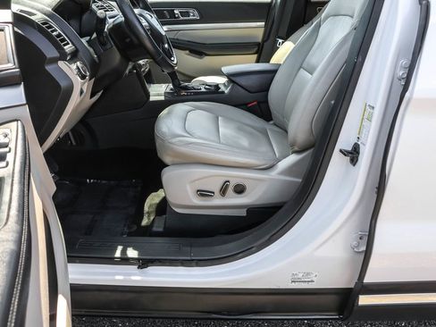 Used 2018 Ford Explorer XLT w/ Equipment Group 202A AWD/4WD image 21