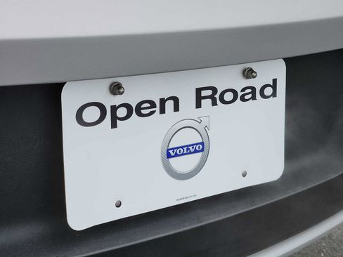 Certified 2023 Volvo XC40 B5 Plus w/ Protection Package Premier image 30