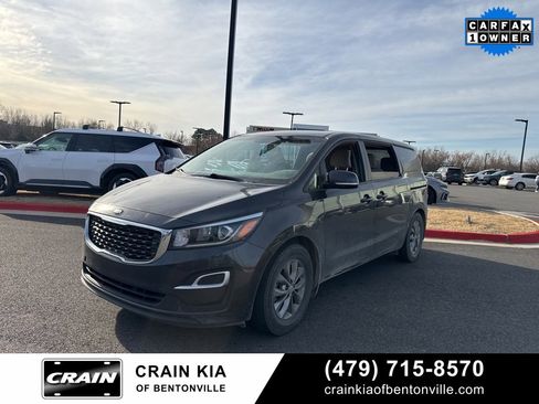 Used 2019 Kia Sedona LX image 2