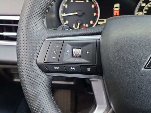 New 2026 Mitsubishi Outlander LE FWD image 17
