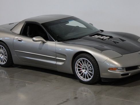 Used 1999 Chevrolet Corvette Coupe w/ Lighting Pkg RWD image 6