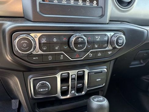 Used 2022 Jeep Wrangler Unlimited Sport image 25