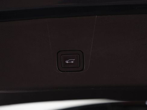 Used 2020 Chevrolet Traverse LT w/ Driver Confidence II Package AWD/4WD image 17