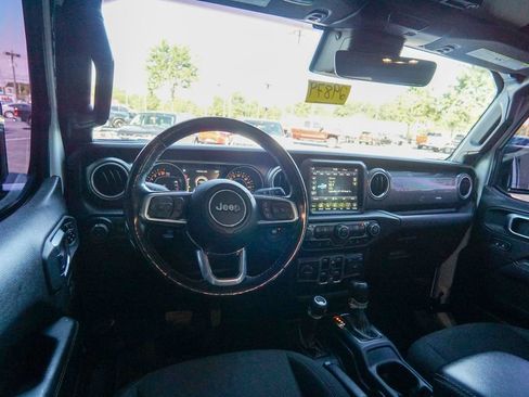 Used 2020 Jeep Gladiator Overland AWD/4WD image 13