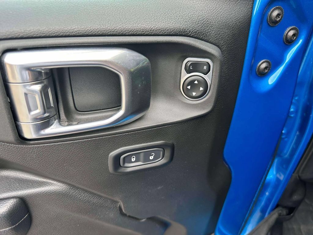 Used 2023 Jeep Gladiator Mojave w/ LED Lighting Group AWD/4WD image 17